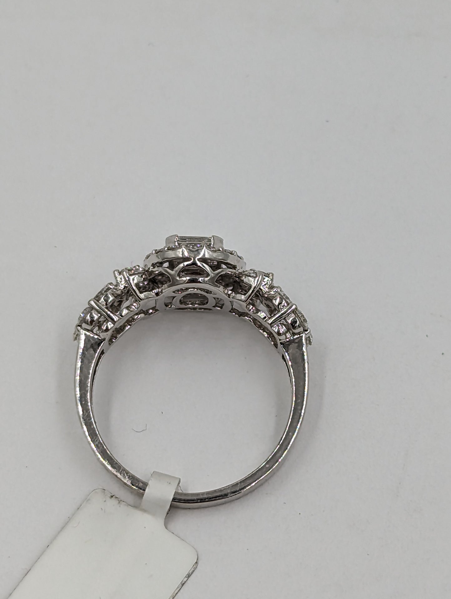 18Kt White Gold ring with diamonds