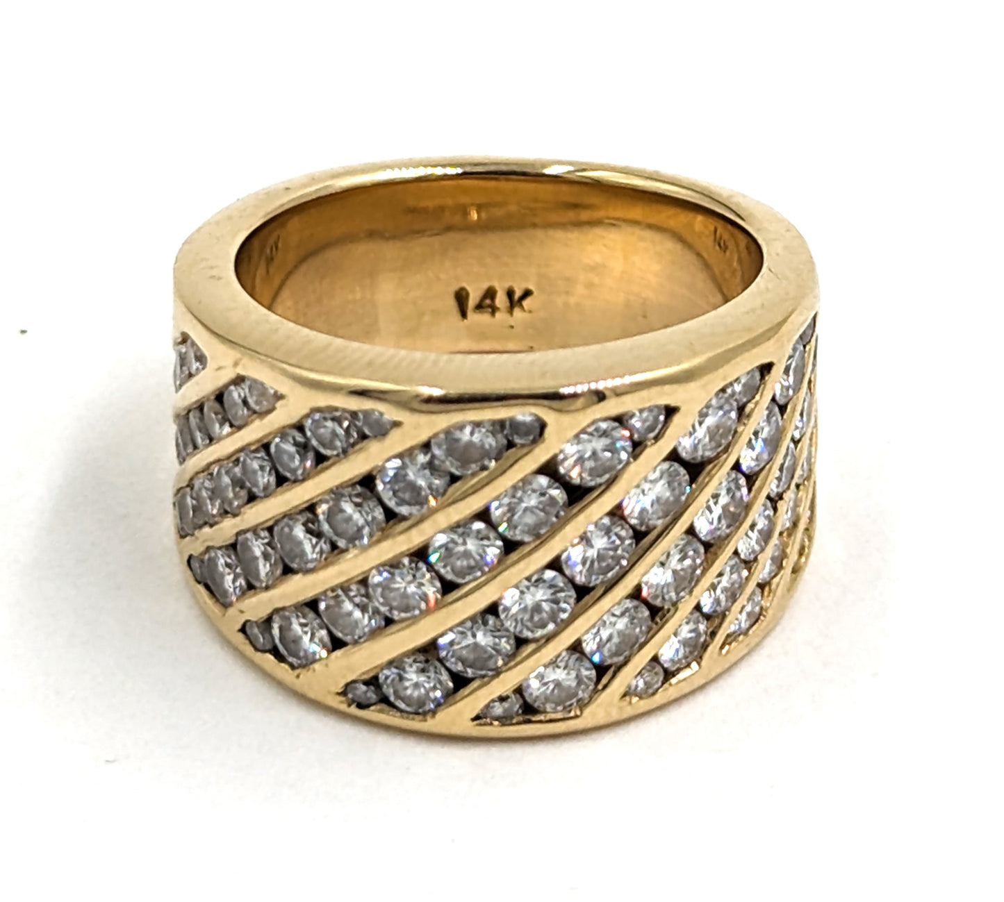 14 Karat Yellow Gold ring with diamonds