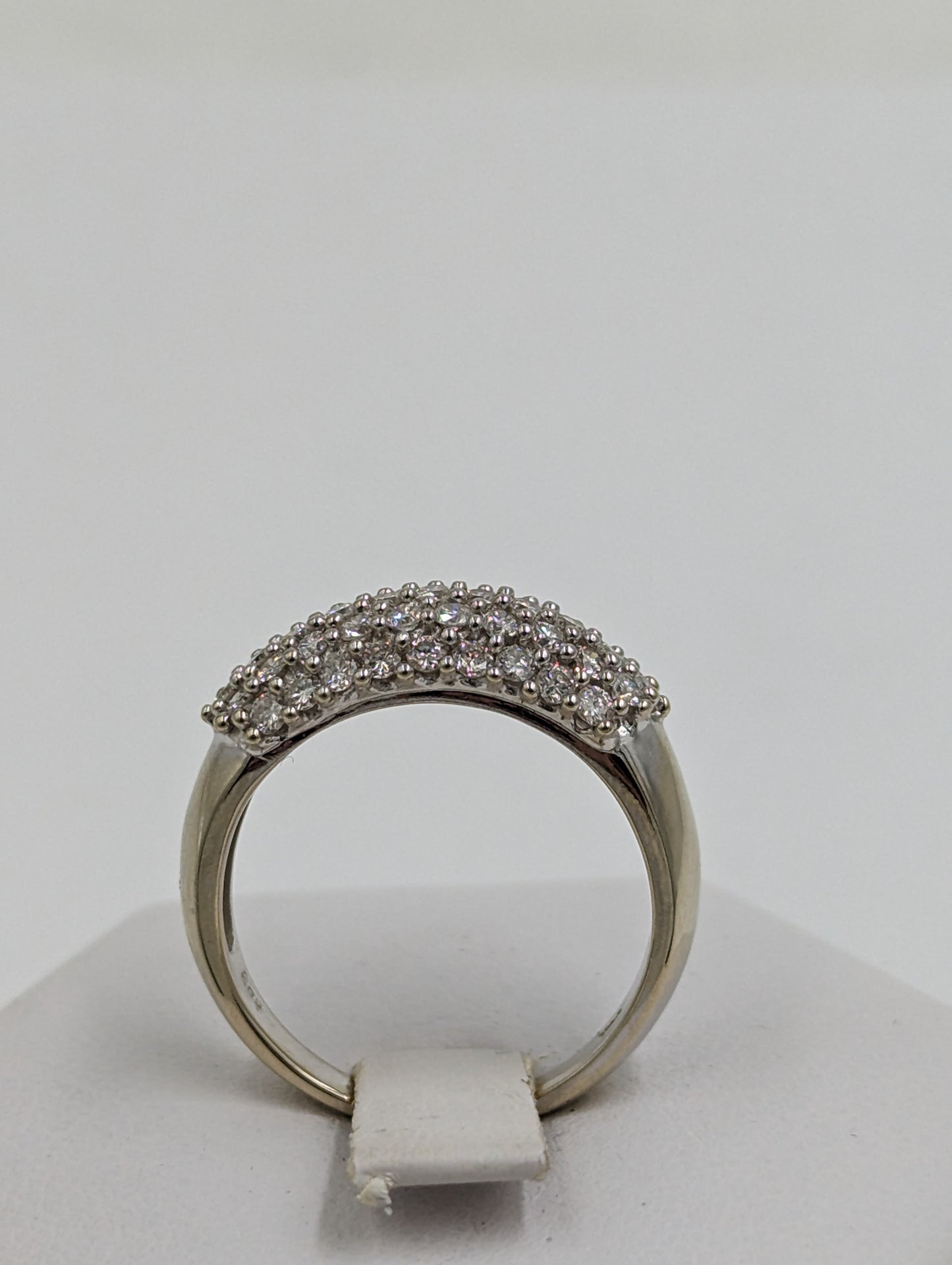 14Kt White Gold Ring with diamonds