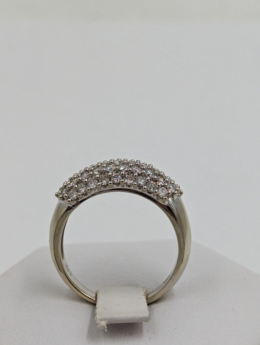 14Kt White Gold Ring with diamonds