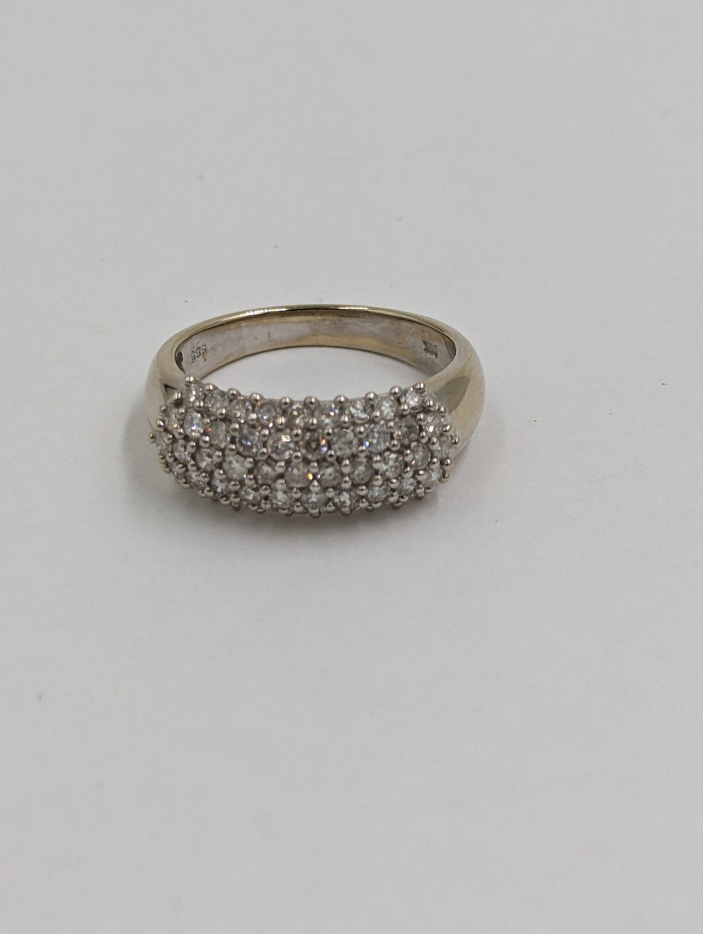 14Kt White Gold Ring with diamonds