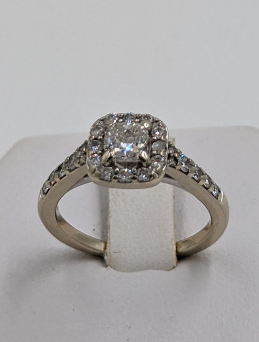 10Kt White Gold Ring with diamonds