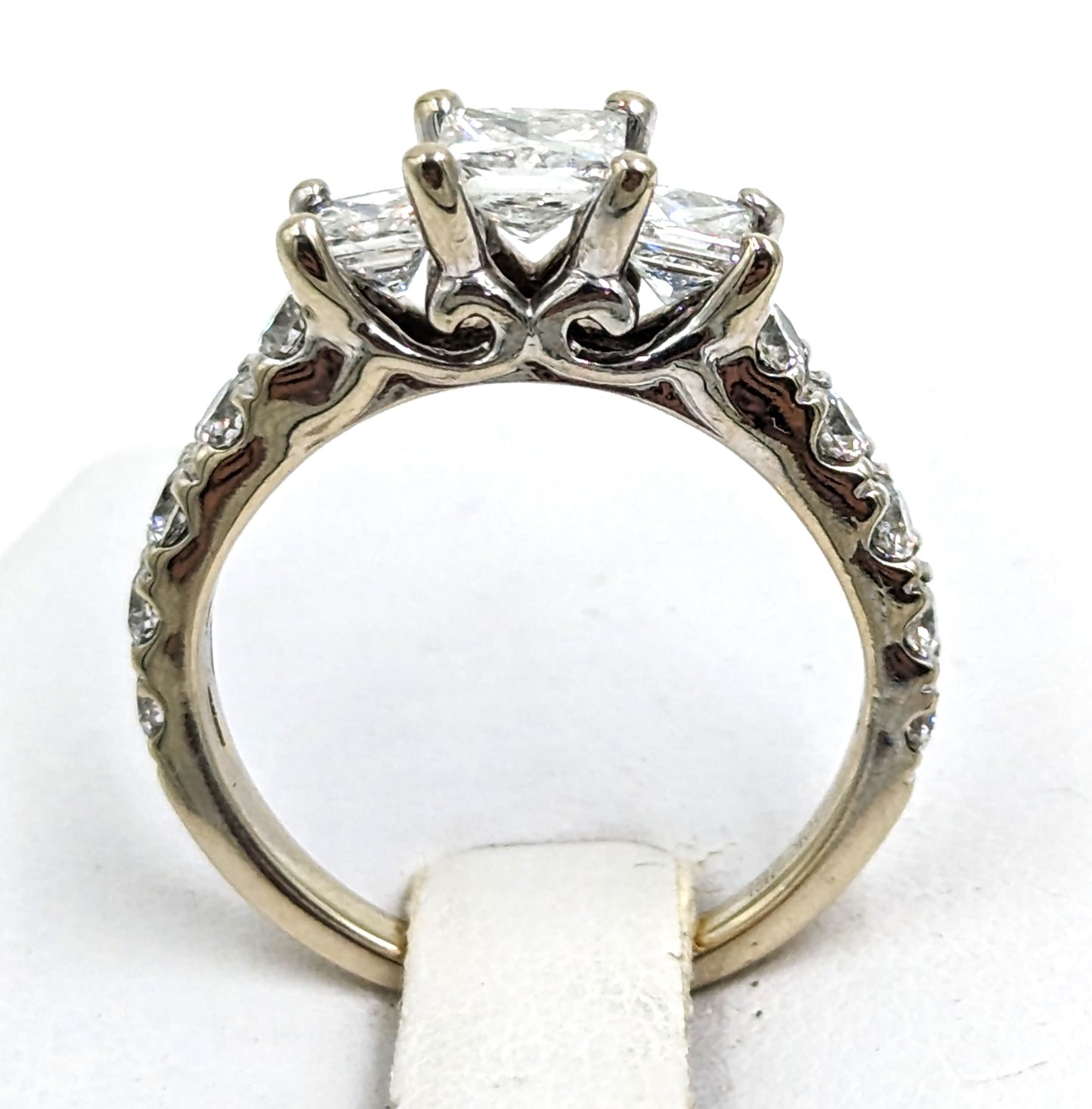 10Kt White Gold ring with centerd square cut diamonds