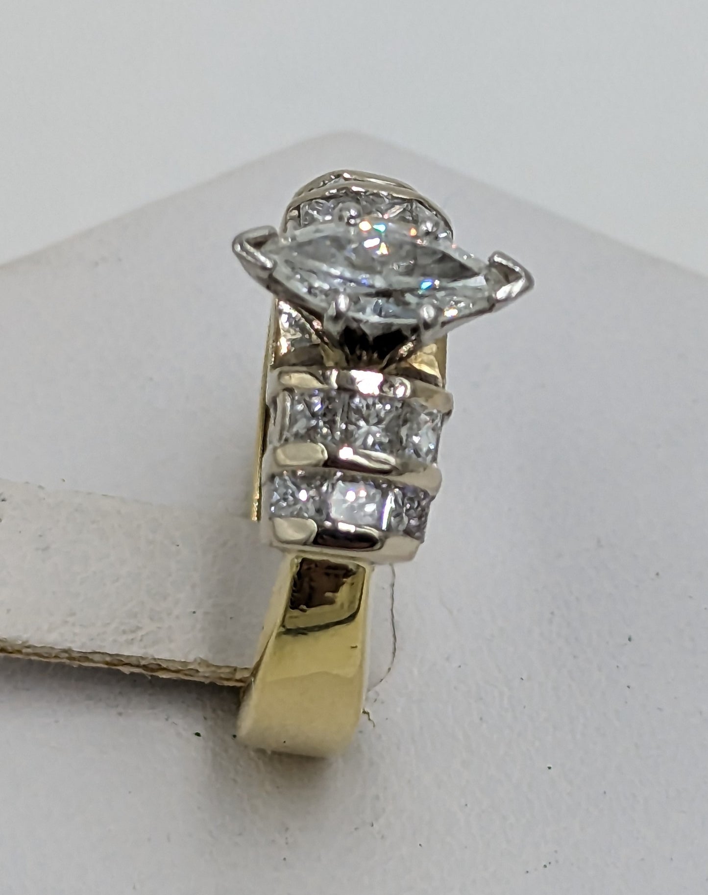 18Kt Yellow Gold Ring with diamonds in customed style