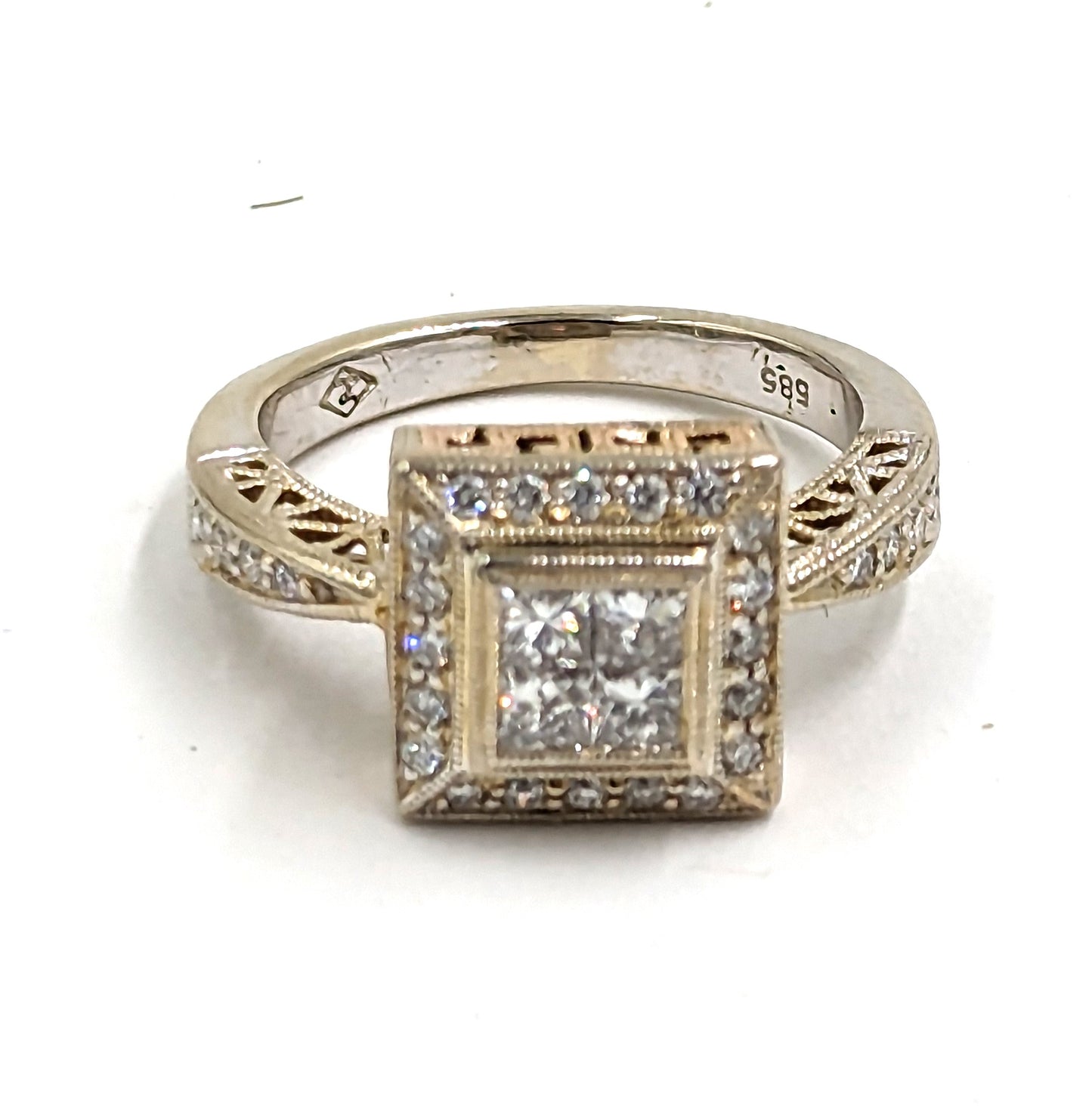 14Kt White Gold Ring with customed setting and diamonds