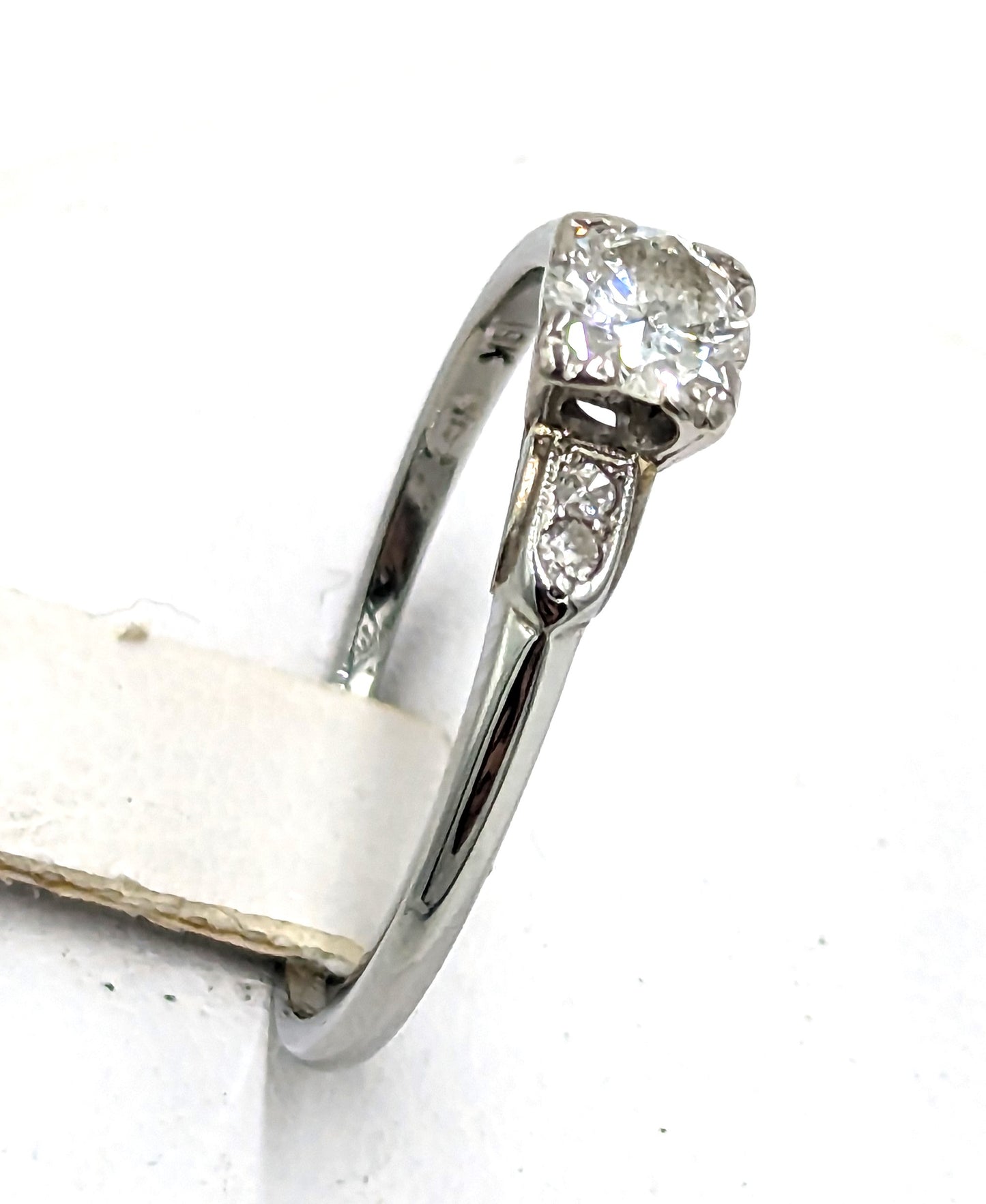 18 Karat White Gold ring with diamonds