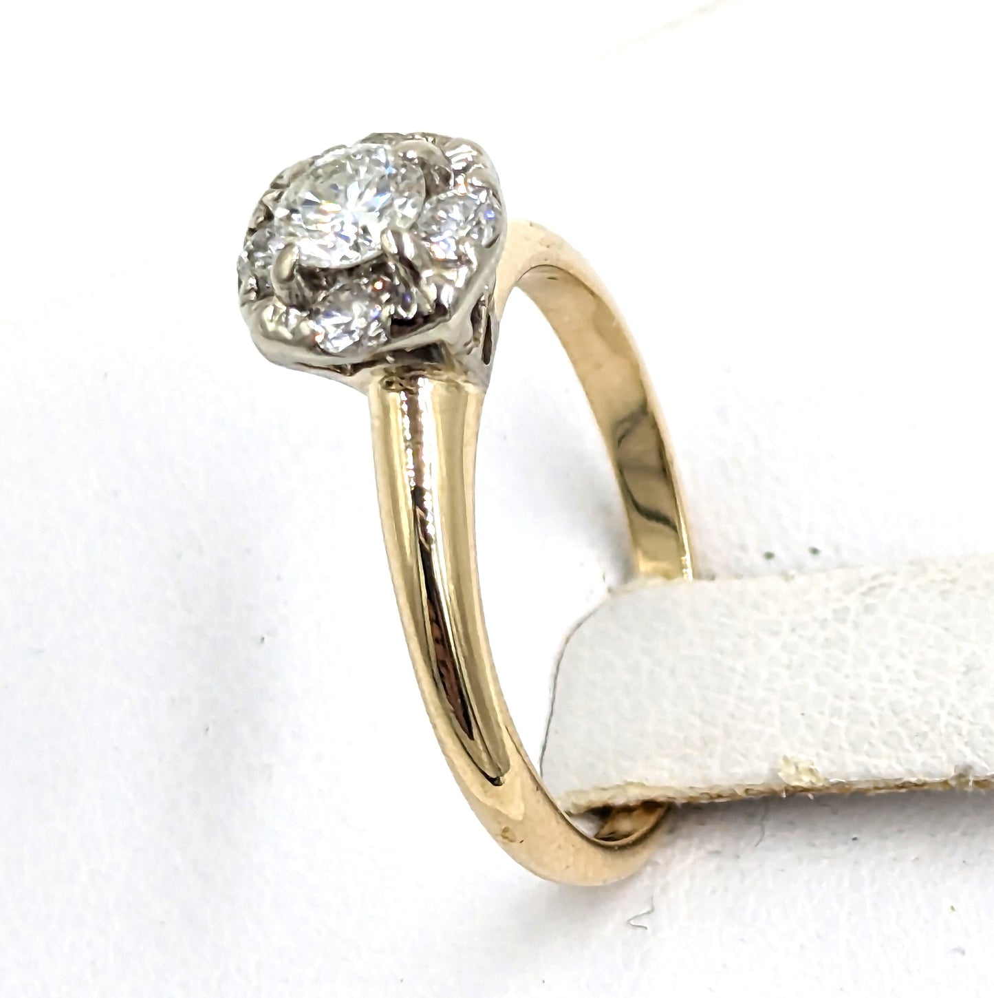 14 Karat Yellow Gold ring with centered diamond