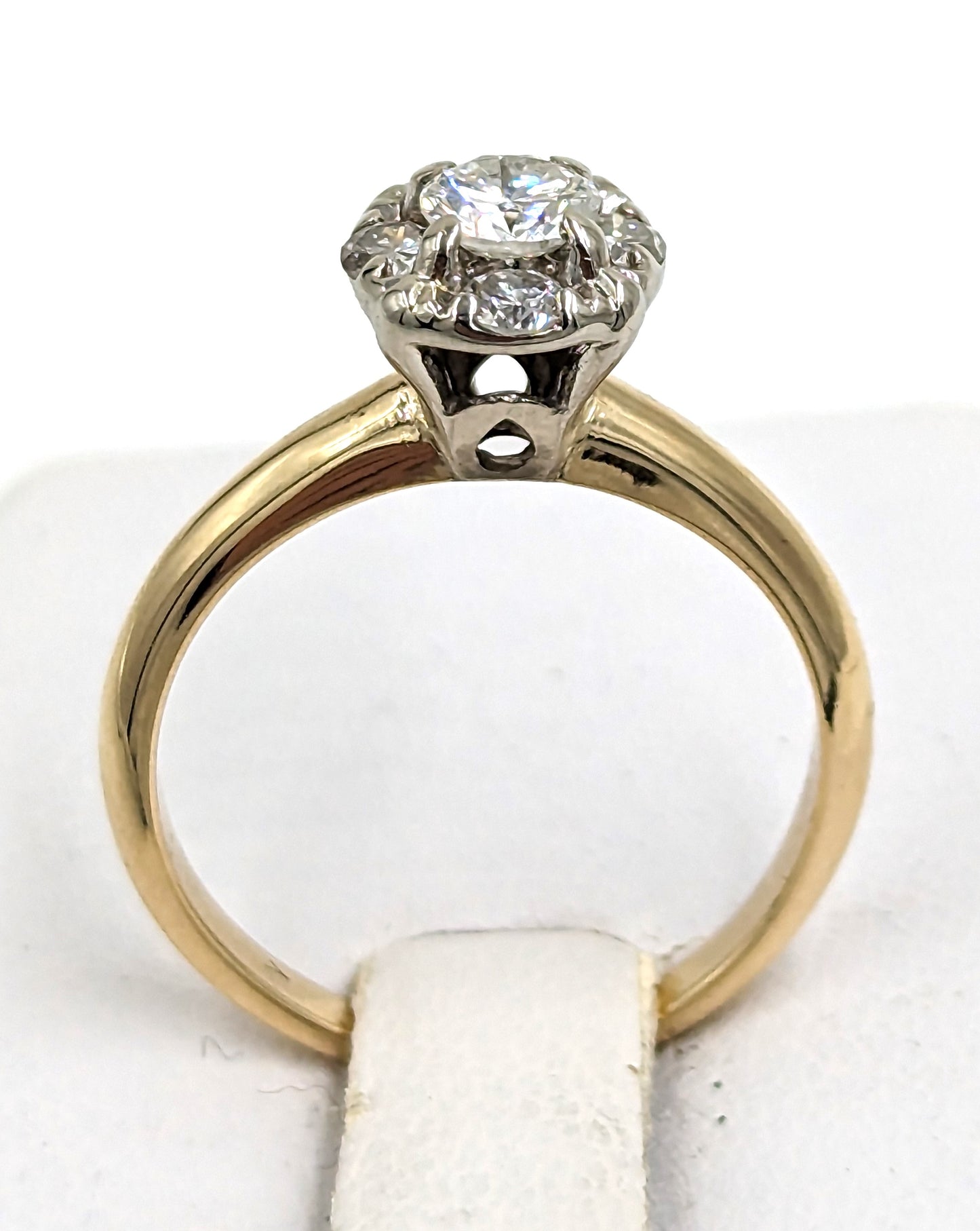 14 Karat Yellow Gold ring with centered diamond